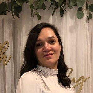 Meet your Posher, Larisa